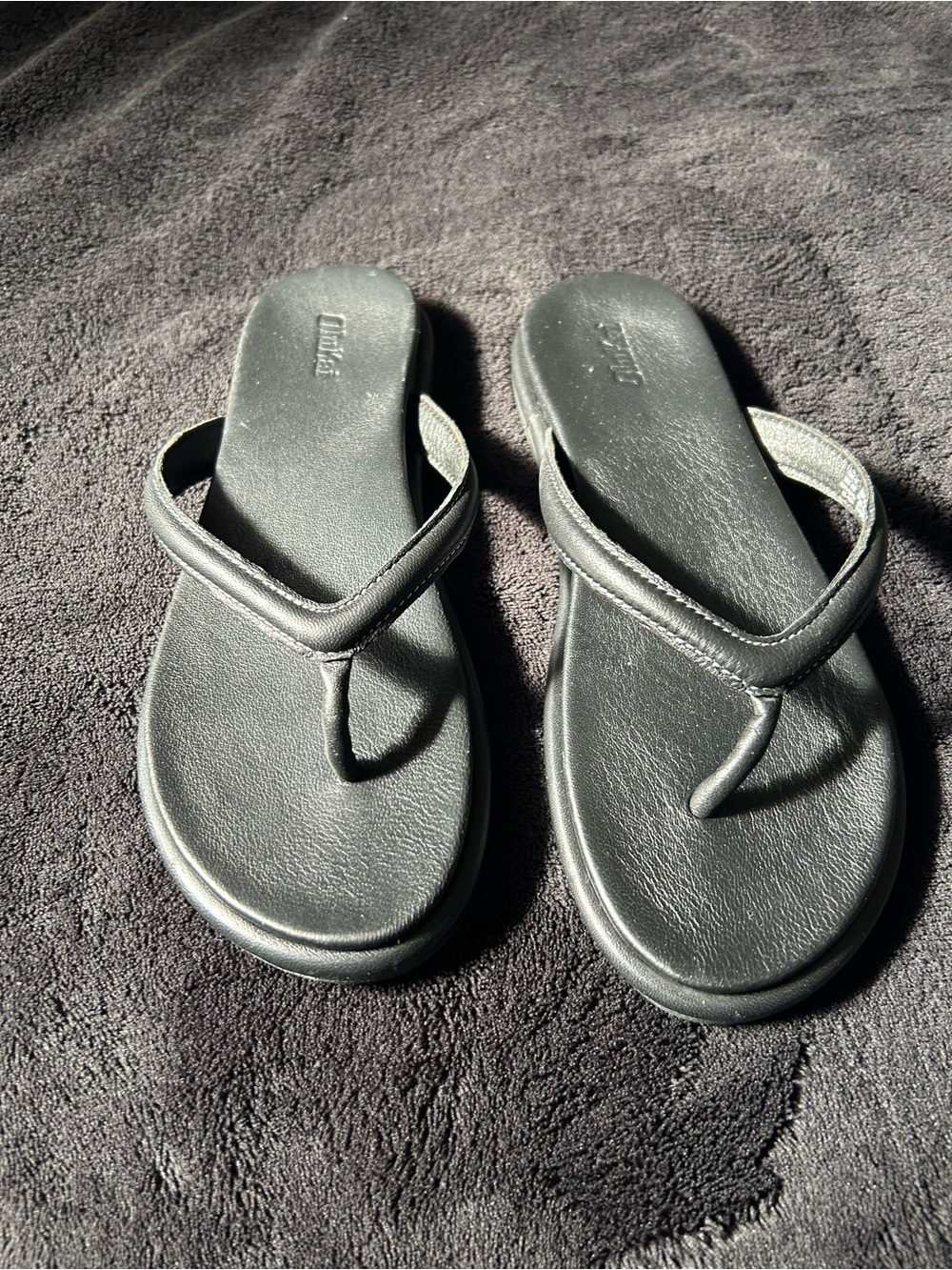 Olukai - Picture 2 of 3